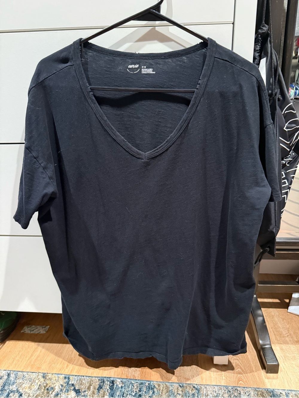 aerie Black V-Neck Short Sleeve Men’s Tee